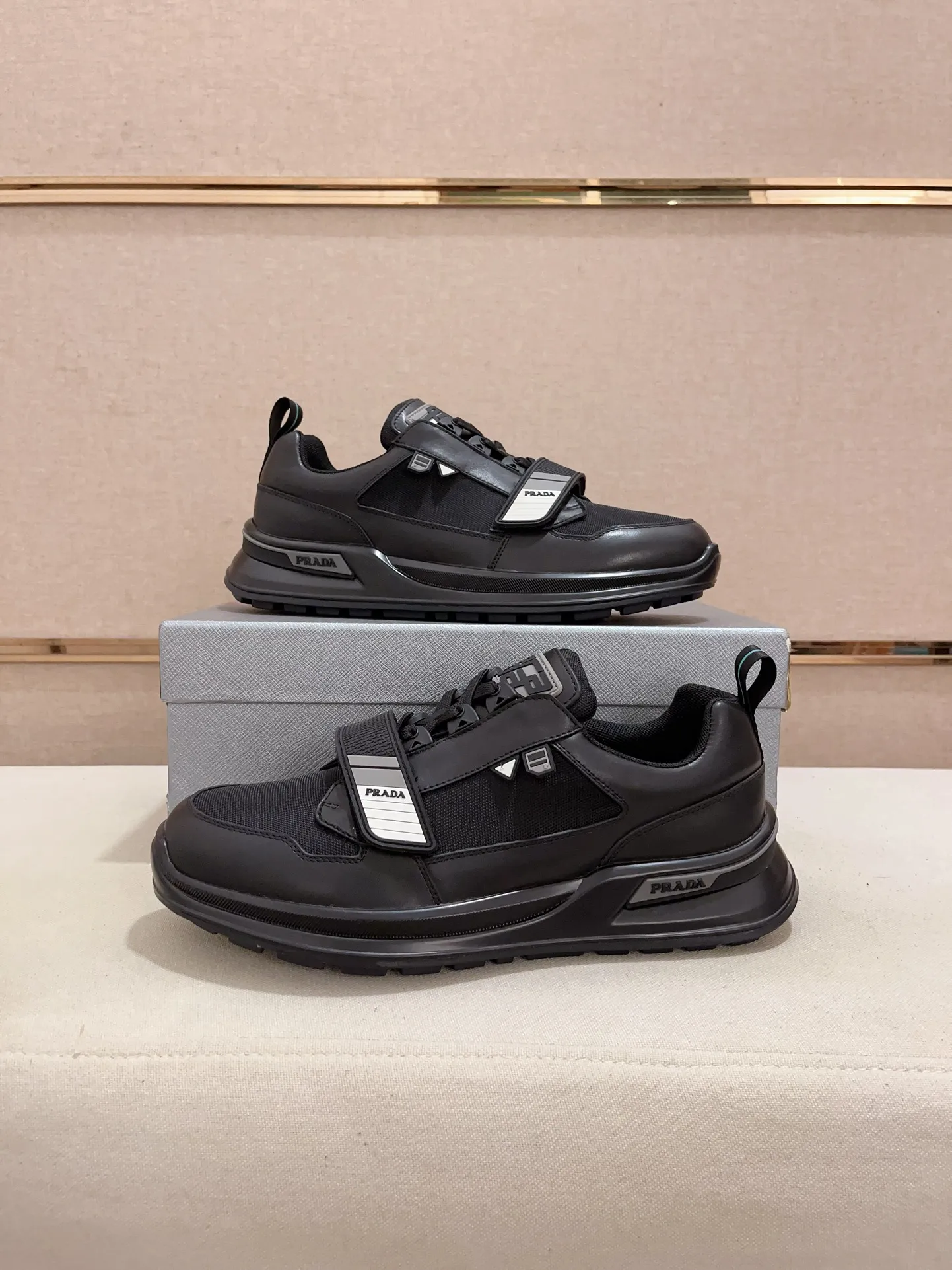 Factory price 620💰 ✔️✔️✔️Higher version High-quality new PRADA (Prada) counters are launched simultaneously. New men's shoes and 😘fabric are made of high-tech glue-spraying technology. Lining: Full cowhide lining. 👍🏿 High-end ☄️ air-cushion molded anti-slip rubber outsole, exquisite lines, simple and elegant, comfortable and high-end for leisure travel. Code number: 38 to 44 (45 is custom-made and cannot be returned or exchanged)